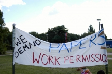 Ska Keller besucht Refugee Camp in Eisenhüttenstadt - friedliches Protestcamp führt zur Abriegelung des gesamten Heims